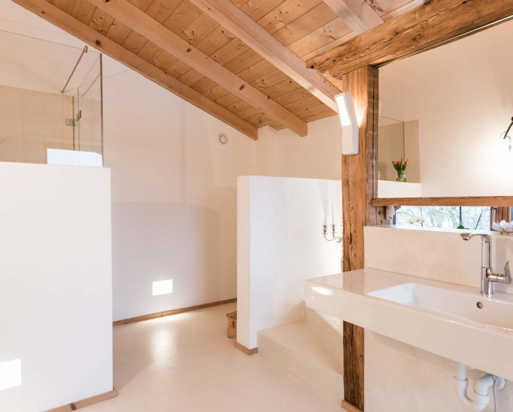 Beschichtung der Wand im Badezimmer für Rosenheim